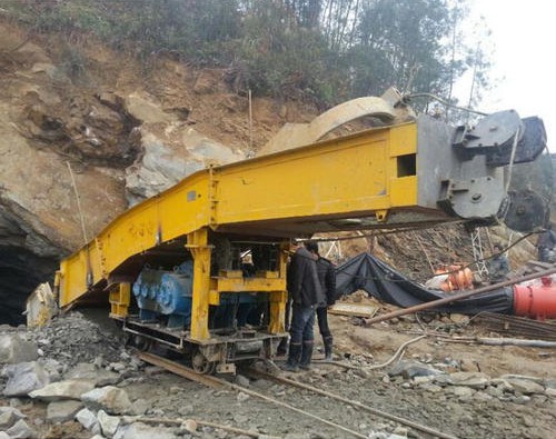 Working Process Of Mucking Machine And Winch Of His Partner