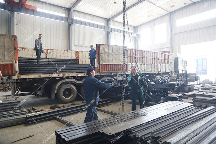 China Coal Group Sent A Batch Of Hydraulic Props And Metal Roof Beam To Shanxi China Coal Group Sent A Batch Of Hydraulic Props And Metal Roof Beam To Shanxi